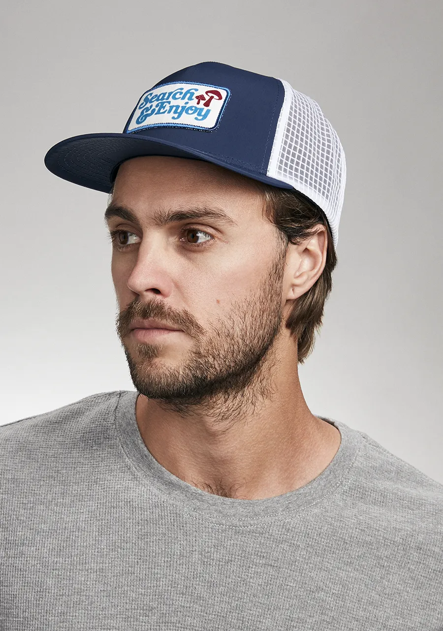 Searchin Trucker - Black / Black