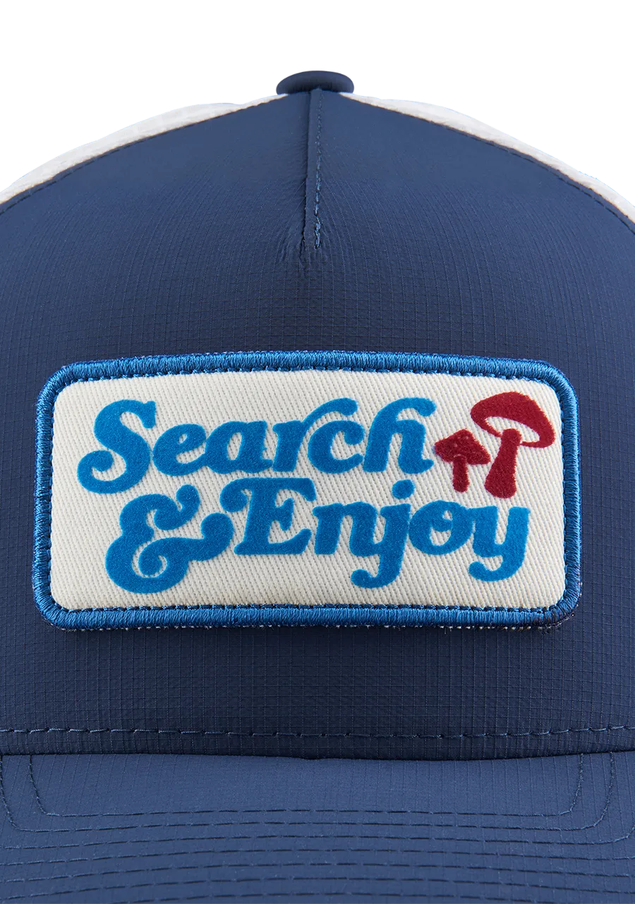 Searchin Trucker - Black / Black